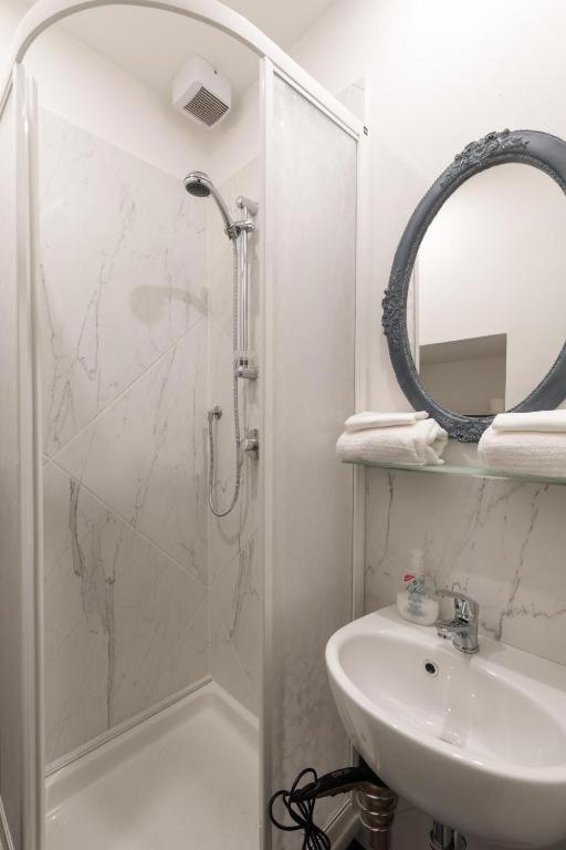 The Hobbit Guelfa Apartment ฟลอเรนซ์ ภายนอก รูปภาพ