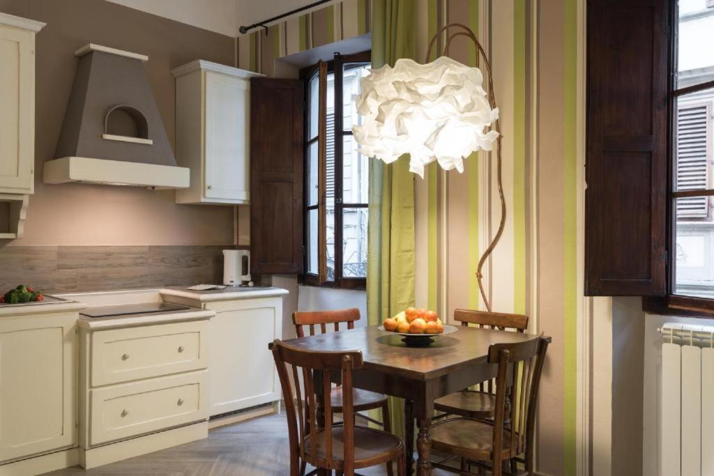 The Hobbit Guelfa Apartment ฟลอเรนซ์ ภายนอก รูปภาพ