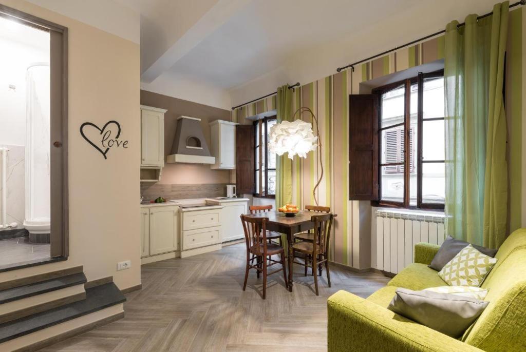The Hobbit Guelfa Apartment ฟลอเรนซ์ ภายนอก รูปภาพ